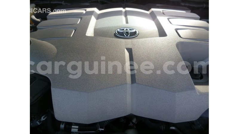 Big with watermark toyota land cruiser conakry import dubai 4749