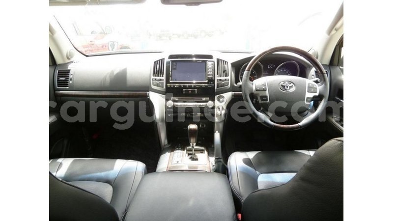 Big with watermark toyota land cruiser conakry import dubai 4751