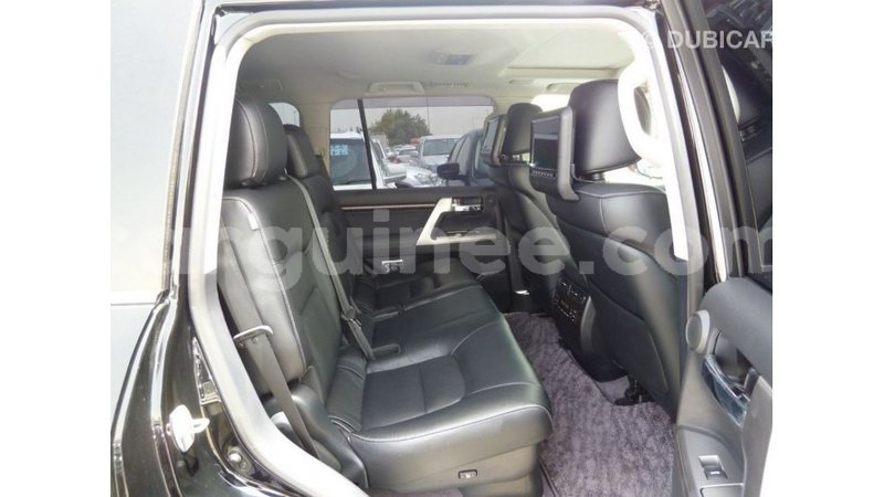 Big with watermark toyota land cruiser conakry import dubai 4751