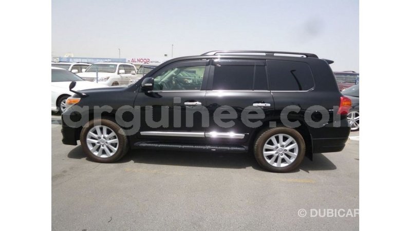 Big with watermark toyota land cruiser conakry import dubai 4751