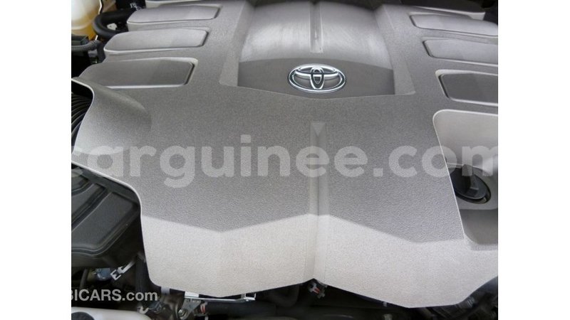 Big with watermark toyota land cruiser conakry import dubai 4751