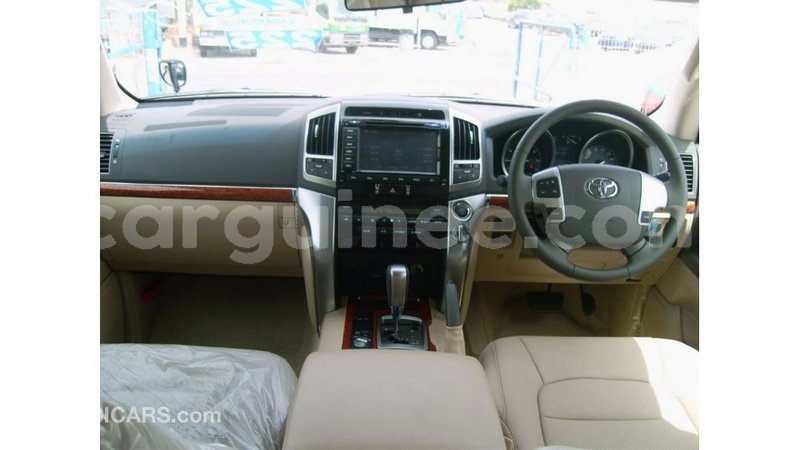 Big with watermark toyota land cruiser conakry import dubai 4753