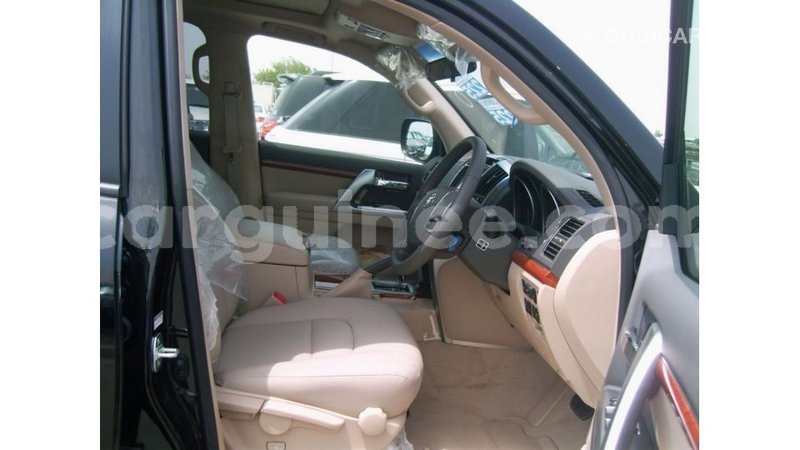 Big with watermark toyota land cruiser conakry import dubai 4753