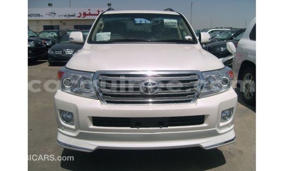 Buy Import Toyota Land Cruiser White Car in Import - Dubai in Conakry Buy Import Toyota Land Cruiser White Car in Import - Dubai in Conakry