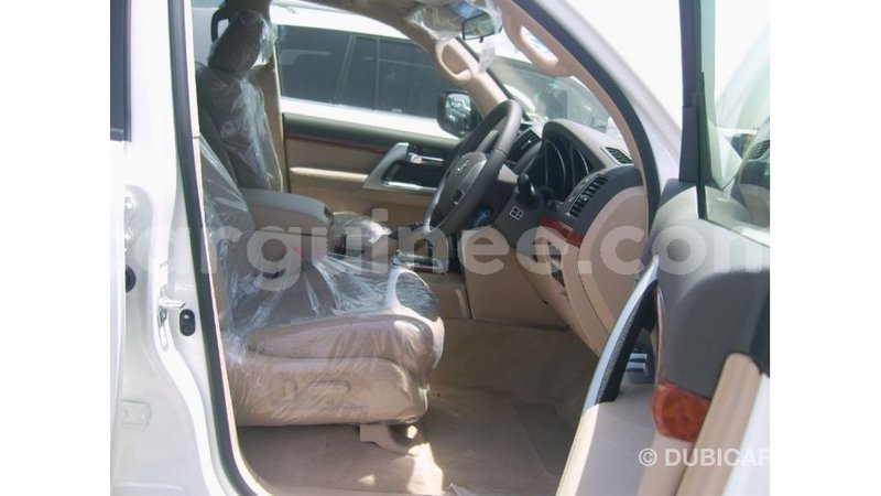 Big with watermark toyota land cruiser conakry import dubai 4754