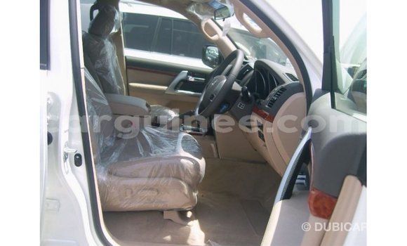 Buy Import Toyota Land Cruiser White Car in Import - Dubai in Conakry Buy Import Toyota Land Cruiser White Car in Import - Dubai in Conakry