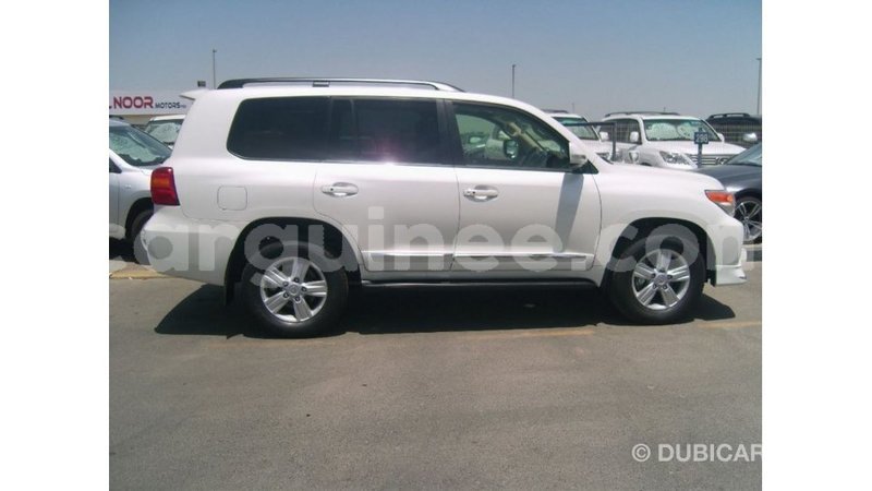 Big with watermark toyota land cruiser conakry import dubai 4754