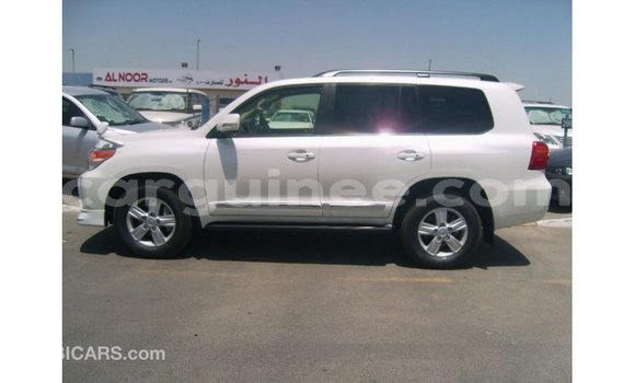 Buy Import Toyota Land Cruiser White Car in Import - Dubai in Conakry Buy Import Toyota Land Cruiser White Car in Import - Dubai in Conakry
