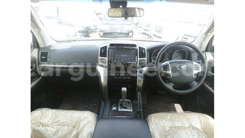 Big with watermark toyota land cruiser conakry import dubai 4757