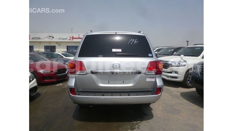 Big with watermark toyota land cruiser conakry import dubai 4757