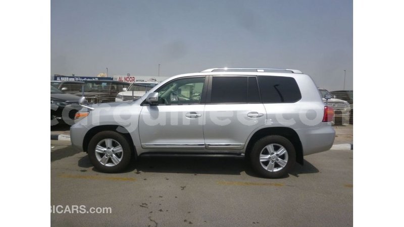 Big with watermark toyota land cruiser conakry import dubai 4757