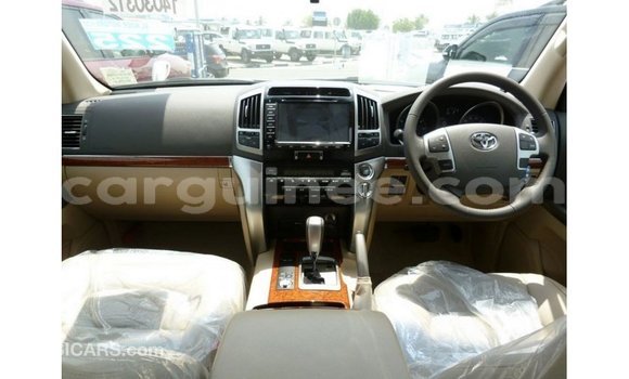 Buy Import Toyota Land Cruiser White Car in Import - Dubai in Conakry Buy Import Toyota Land Cruiser White Car in Import - Dubai in Conakry