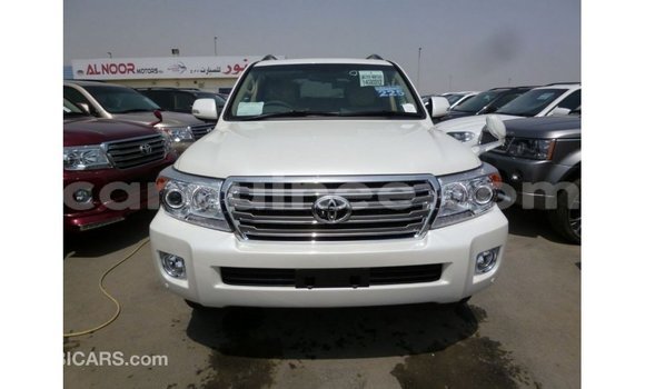 Buy Import Toyota Land Cruiser White Car in Import - Dubai in Conakry Buy Import Toyota Land Cruiser White Car in Import - Dubai in Conakry