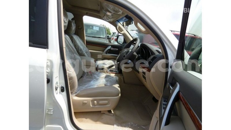 Big with watermark toyota land cruiser conakry import dubai 4759