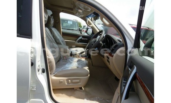 Buy Import Toyota Land Cruiser White Car in Import - Dubai in Conakry Buy Import Toyota Land Cruiser White Car in Import - Dubai in Conakry