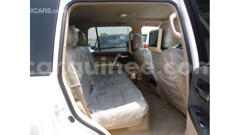 Big with watermark toyota land cruiser conakry import dubai 4759