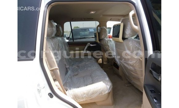 Buy Import Toyota Land Cruiser White Car in Import - Dubai in Conakry Buy Import Toyota Land Cruiser White Car in Import - Dubai in Conakry