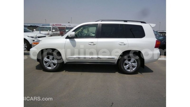 Big with watermark toyota land cruiser conakry import dubai 4759