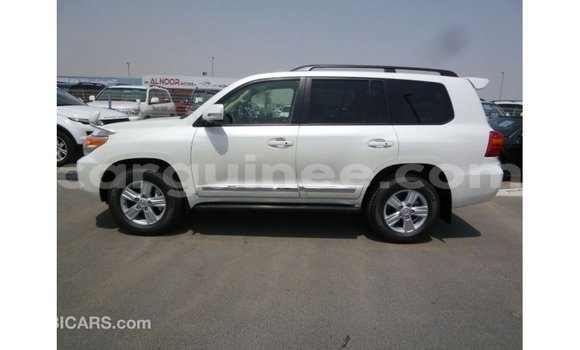 Buy Import Toyota Land Cruiser White Car in Import - Dubai in Conakry Buy Import Toyota Land Cruiser White Car in Import - Dubai in Conakry