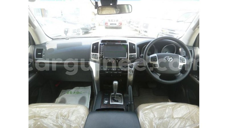 Big with watermark toyota land cruiser conakry import dubai 4760