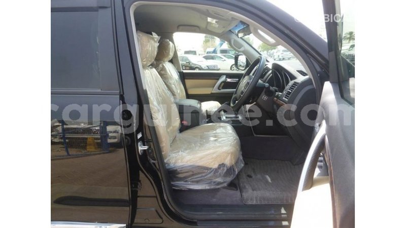 Big with watermark toyota land cruiser conakry import dubai 4760