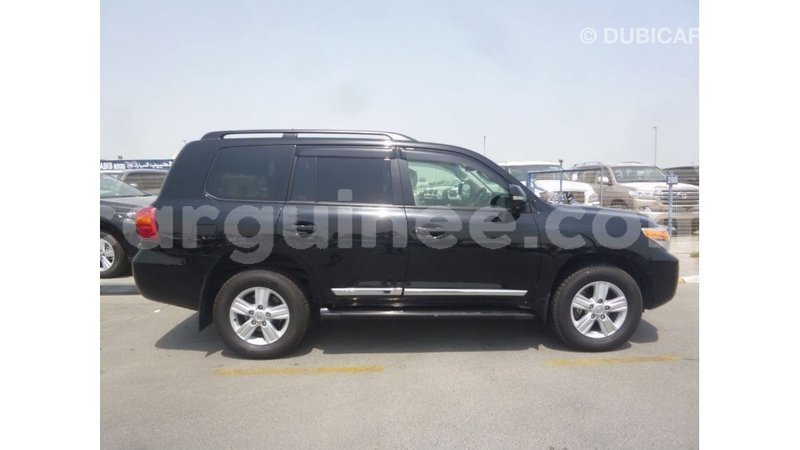 Big with watermark toyota land cruiser conakry import dubai 4760