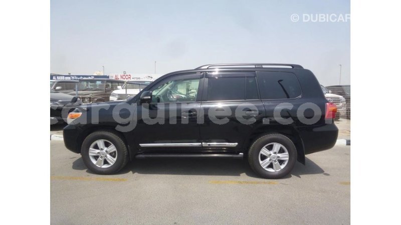 Big with watermark toyota land cruiser conakry import dubai 4760