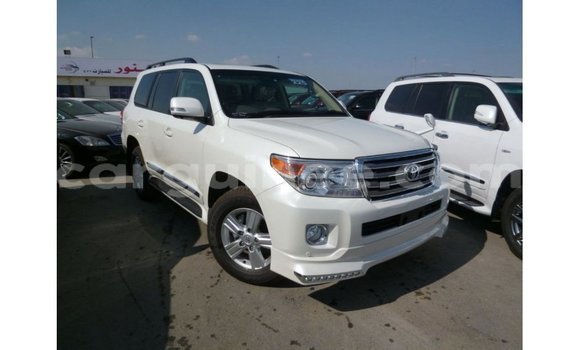 Buy Import Toyota Land Cruiser White Car in Import - Dubai in Conakry Buy Import Toyota Land Cruiser White Car in Import - Dubai in Conakry