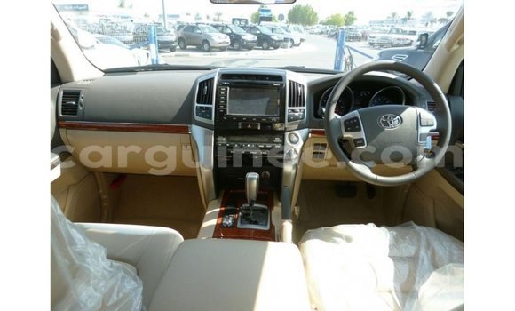 Buy Import Toyota Land Cruiser White Car in Import - Dubai in Conakry Buy Import Toyota Land Cruiser White Car in Import - Dubai in Conakry