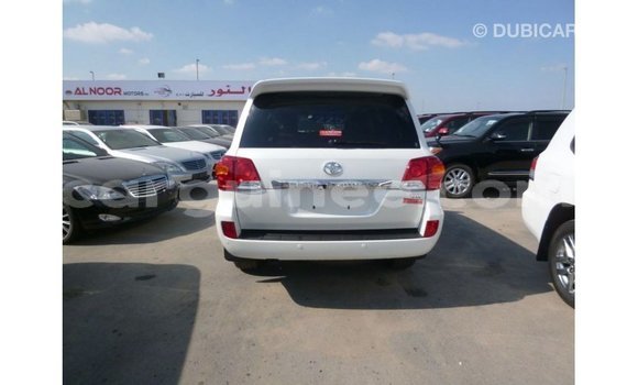 Buy Import Toyota Land Cruiser White Car in Import - Dubai in Conakry Buy Import Toyota Land Cruiser White Car in Import - Dubai in Conakry