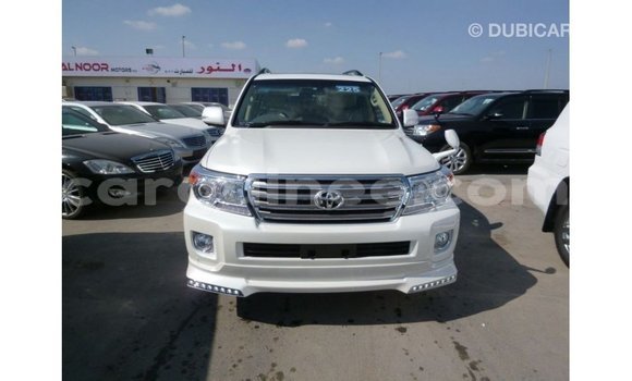 Buy Import Toyota Land Cruiser White Car in Import - Dubai in Conakry Buy Import Toyota Land Cruiser White Car in Import - Dubai in Conakry