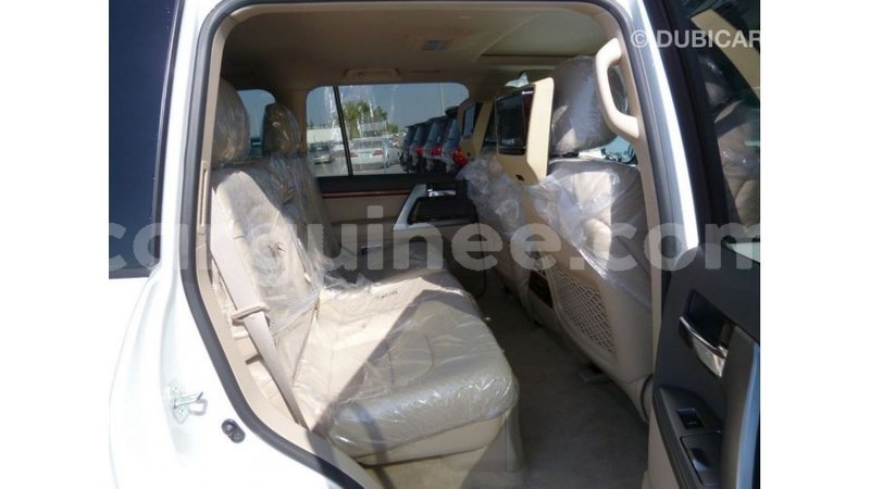 Big with watermark toyota land cruiser conakry import dubai 4761