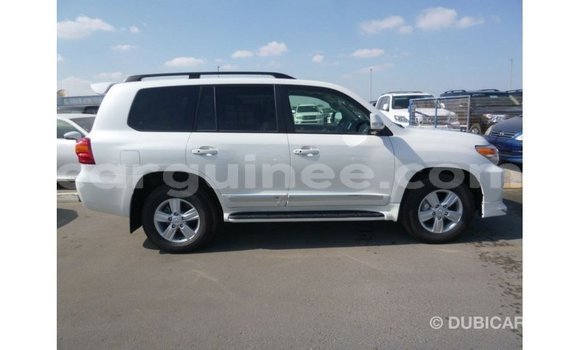 Buy Import Toyota Land Cruiser White Car in Import - Dubai in Conakry Buy Import Toyota Land Cruiser White Car in Import - Dubai in Conakry