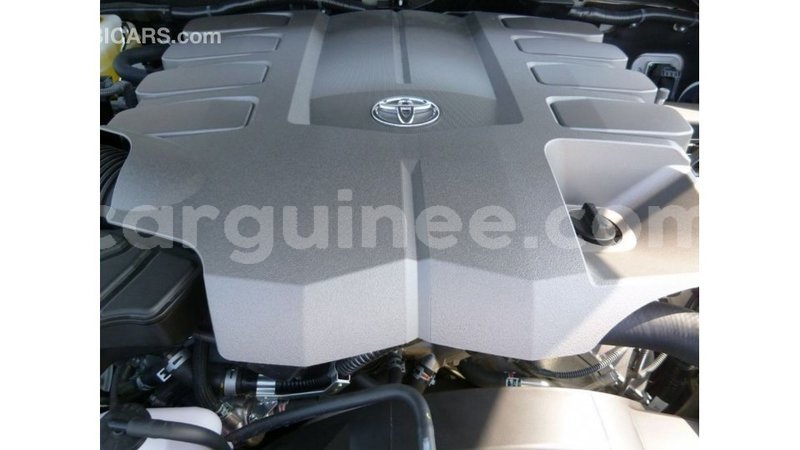 Big with watermark toyota land cruiser conakry import dubai 4761