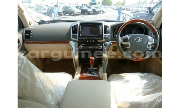 Buy Import Toyota Land Cruiser White Car in Import - Dubai in Conakry Buy Import Toyota Land Cruiser White Car in Import - Dubai in Conakry