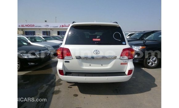 Buy Import Toyota Land Cruiser White Car in Import - Dubai in Conakry Buy Import Toyota Land Cruiser White Car in Import - Dubai in Conakry