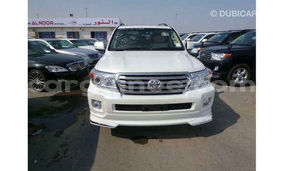 Buy Import Toyota Land Cruiser White Car in Import - Dubai in Conakry Buy Import Toyota Land Cruiser White Car in Import - Dubai in Conakry