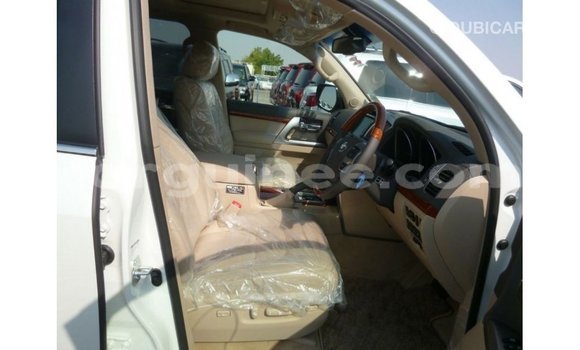 Buy Import Toyota Land Cruiser White Car in Import - Dubai in Conakry Buy Import Toyota Land Cruiser White Car in Import - Dubai in Conakry