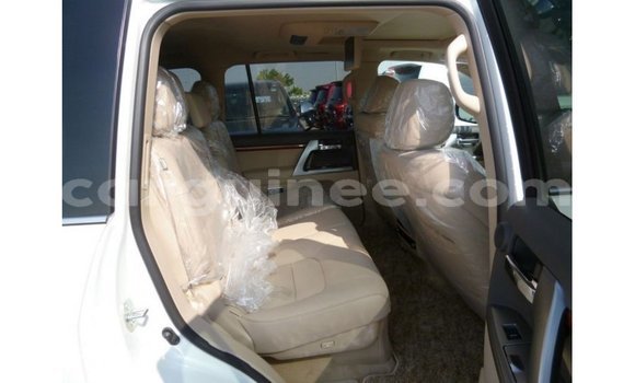 Buy Import Toyota Land Cruiser White Car in Import - Dubai in Conakry Buy Import Toyota Land Cruiser White Car in Import - Dubai in Conakry