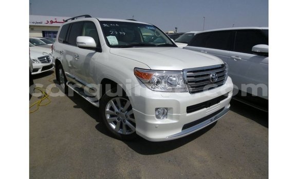Buy Import Toyota Land Cruiser White Car in Import - Dubai in Conakry Buy Import Toyota Land Cruiser White Car in Import - Dubai in Conakry