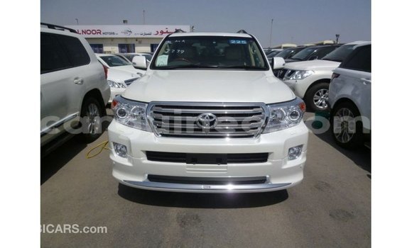 Buy Import Toyota Land Cruiser White Car in Import - Dubai in Conakry Buy Import Toyota Land Cruiser White Car in Import - Dubai in Conakry