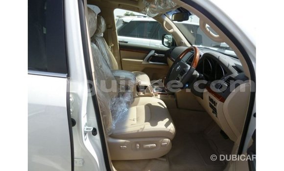 Buy Import Toyota Land Cruiser White Car in Import - Dubai in Conakry Buy Import Toyota Land Cruiser White Car in Import - Dubai in Conakry