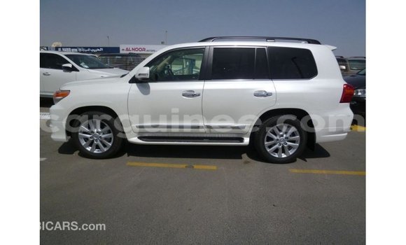 Buy Import Toyota Land Cruiser White Car in Import - Dubai in Conakry Buy Import Toyota Land Cruiser White Car in Import - Dubai in Conakry