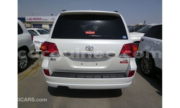 Buy Import Toyota Land Cruiser White Car in Import - Dubai in Conakry Buy Import Toyota Land Cruiser White Car in Import - Dubai in Conakry