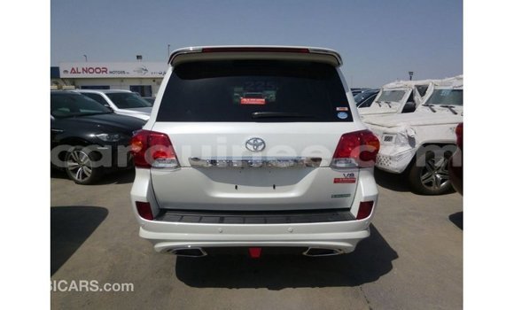 Buy Import Toyota Land Cruiser White Car in Import - Dubai in Conakry Buy Import Toyota Land Cruiser White Car in Import - Dubai in Conakry