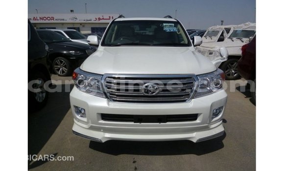 Buy Import Toyota Land Cruiser White Car in Import - Dubai in Conakry Buy Import Toyota Land Cruiser White Car in Import - Dubai in Conakry