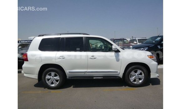 Buy Import Toyota Land Cruiser White Car in Import - Dubai in Conakry Buy Import Toyota Land Cruiser White Car in Import - Dubai in Conakry
