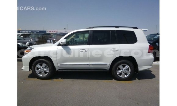 Buy Import Toyota Land Cruiser White Car in Import - Dubai in Conakry Buy Import Toyota Land Cruiser White Car in Import - Dubai in Conakry