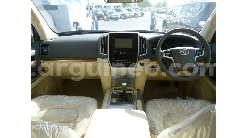 Big with watermark toyota land cruiser conakry import dubai 4768