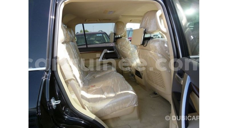 Big with watermark toyota land cruiser conakry import dubai 4768